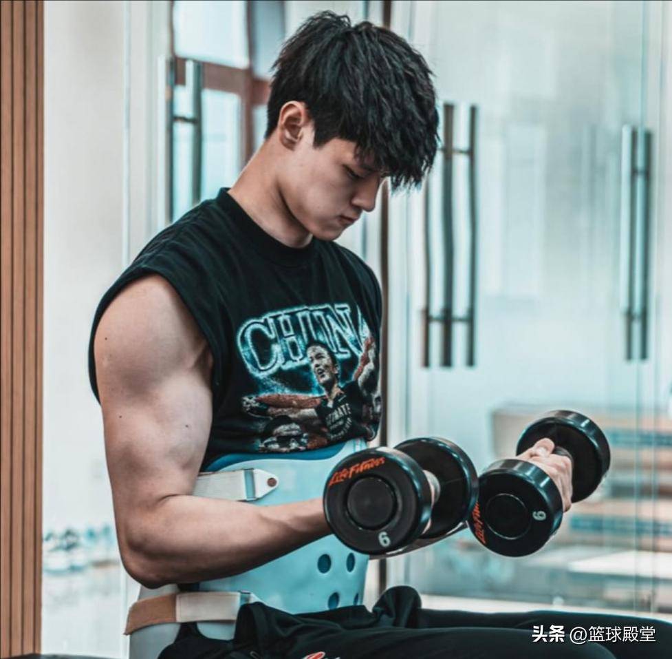 中国男篮结束欧洲拉练抵京曾凡博赴国家队报到