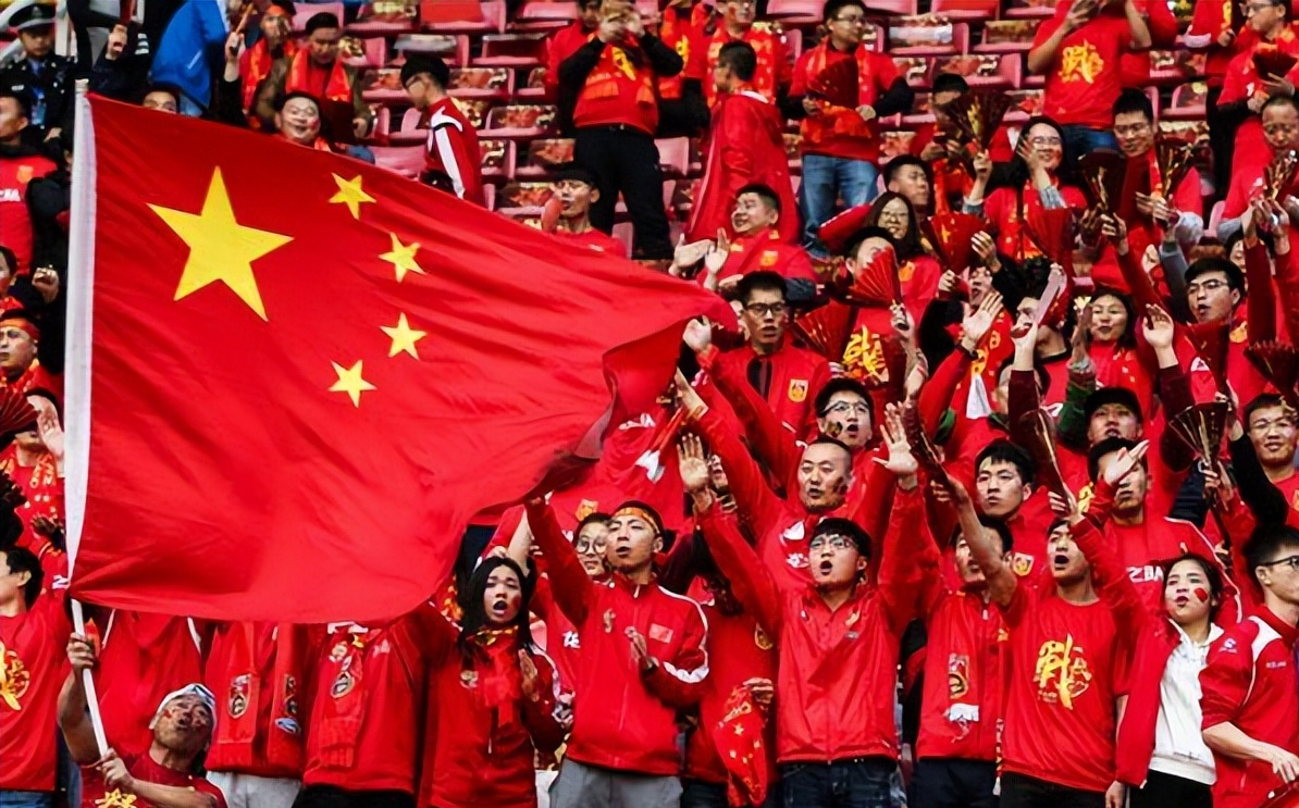 国际足球比赛现场回顾，中国队实力获得认可